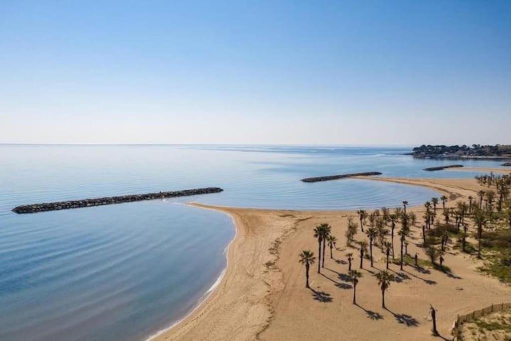 F2 4 Pers 5Min Commerce Plages Saint Aygulf Exterior photo